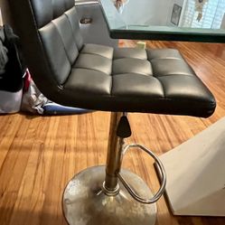 Gorgeous chic dining room table