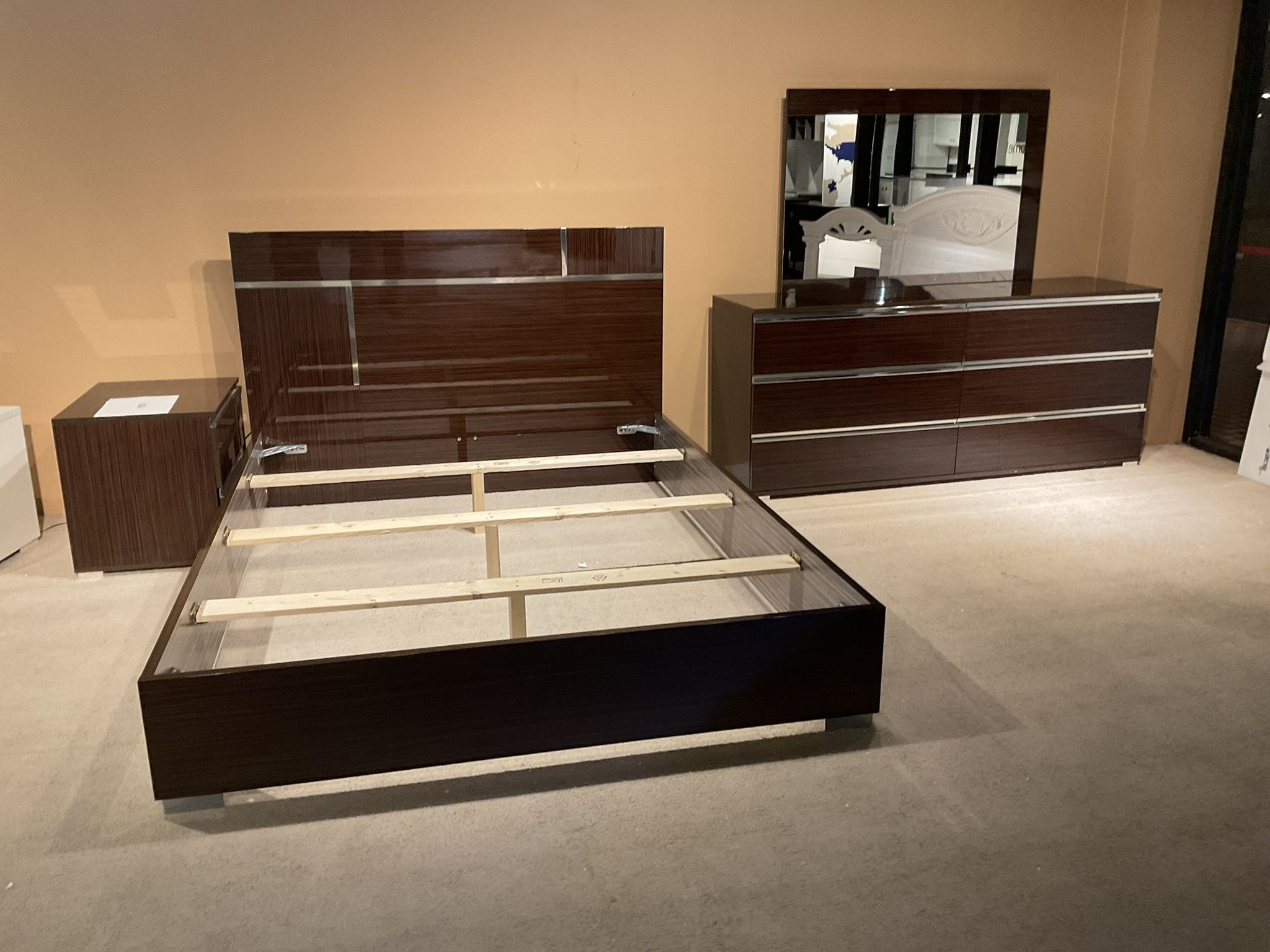 New Queen size 4 pc bedroom set . Made in Italy