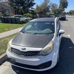 2015 KIA Rio $3800 OR BEST OFFER