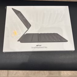 Apple Smart Keyboard Folio  ***NEW**