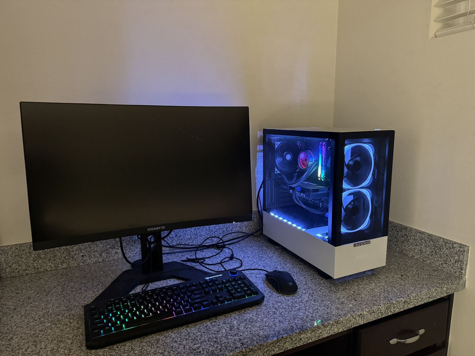 Intel Z590 Core i5 Configurator & 27” Curved Gigabyte Monitor