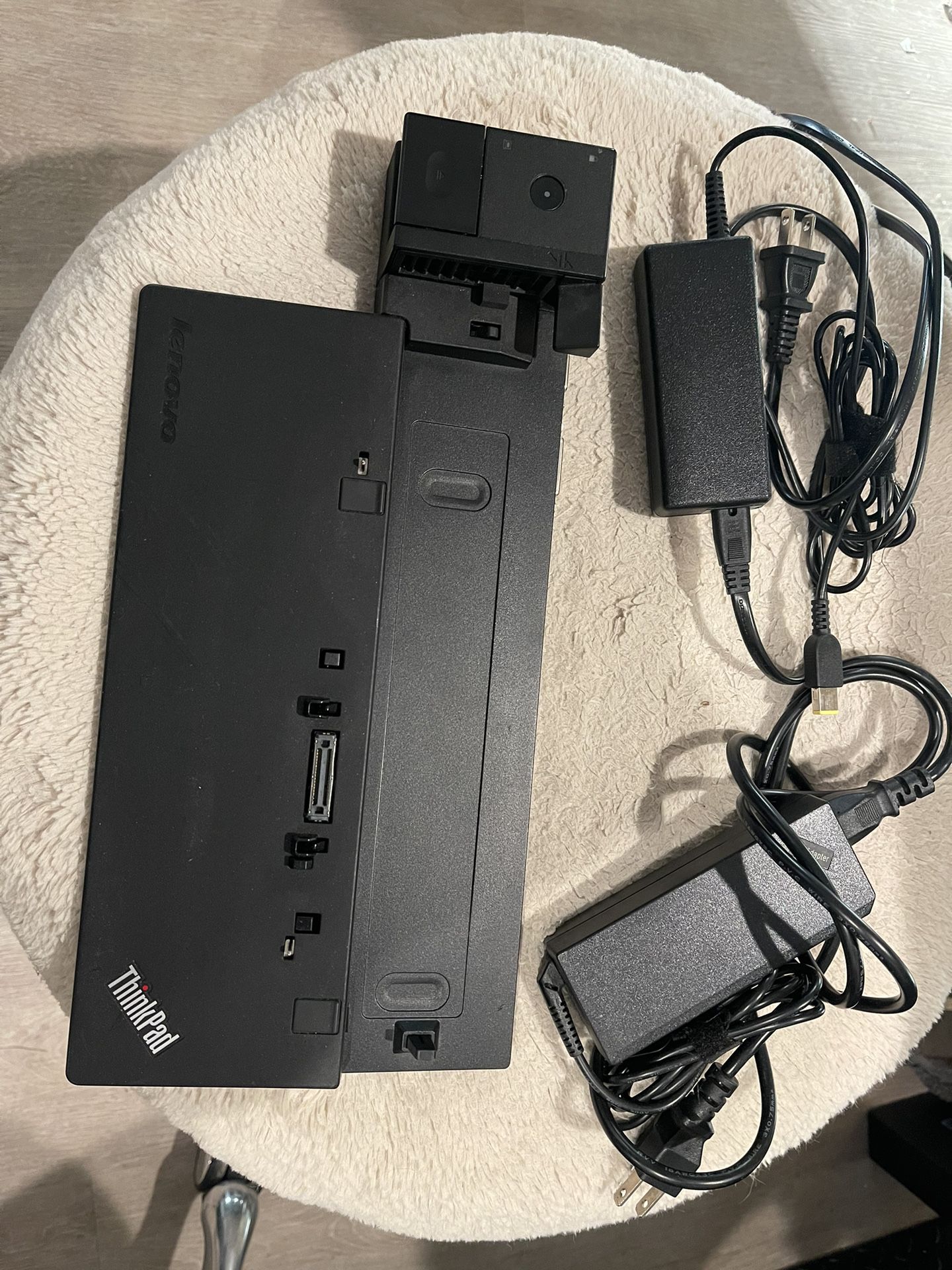 Lenovo ThinkPad Pro Docking Station With 2 Chargers