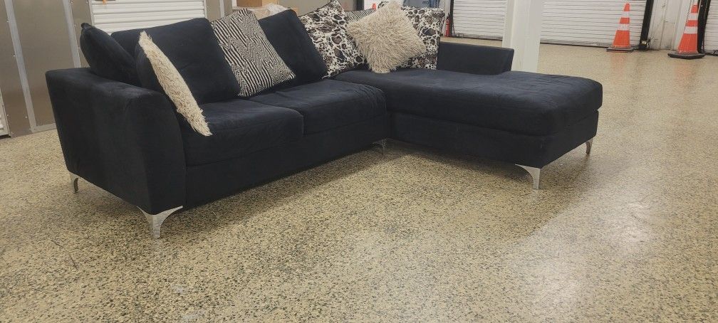 Sectional Couch (I CAN DELIVER)