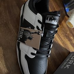 Zoo York black and white sneakers, Size US 10.5 #skateboarding #y2k