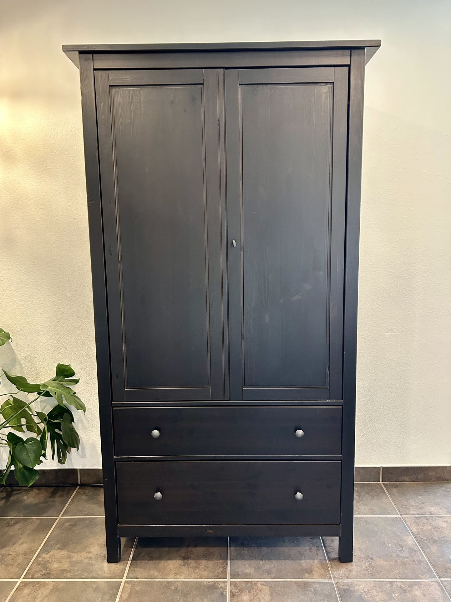 Wardrobe/Armoire