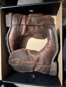 Ariat Boots (Size 8)