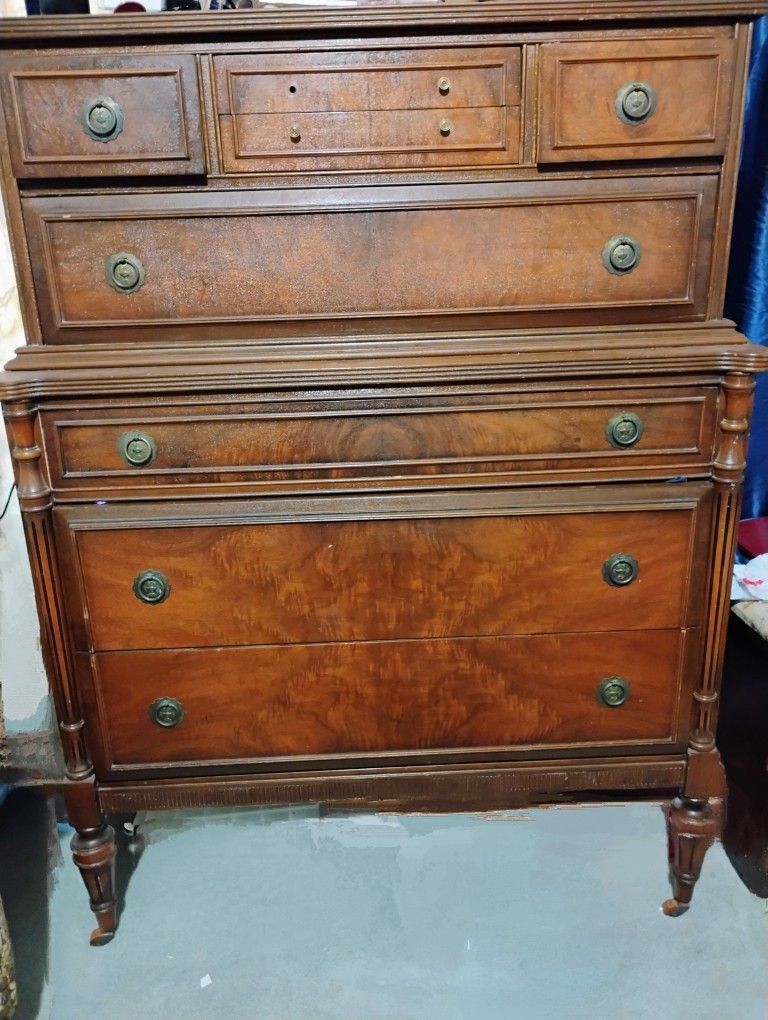 8 Drawer Wooden Dresser