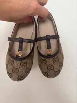 Gucci flats like new worn twice