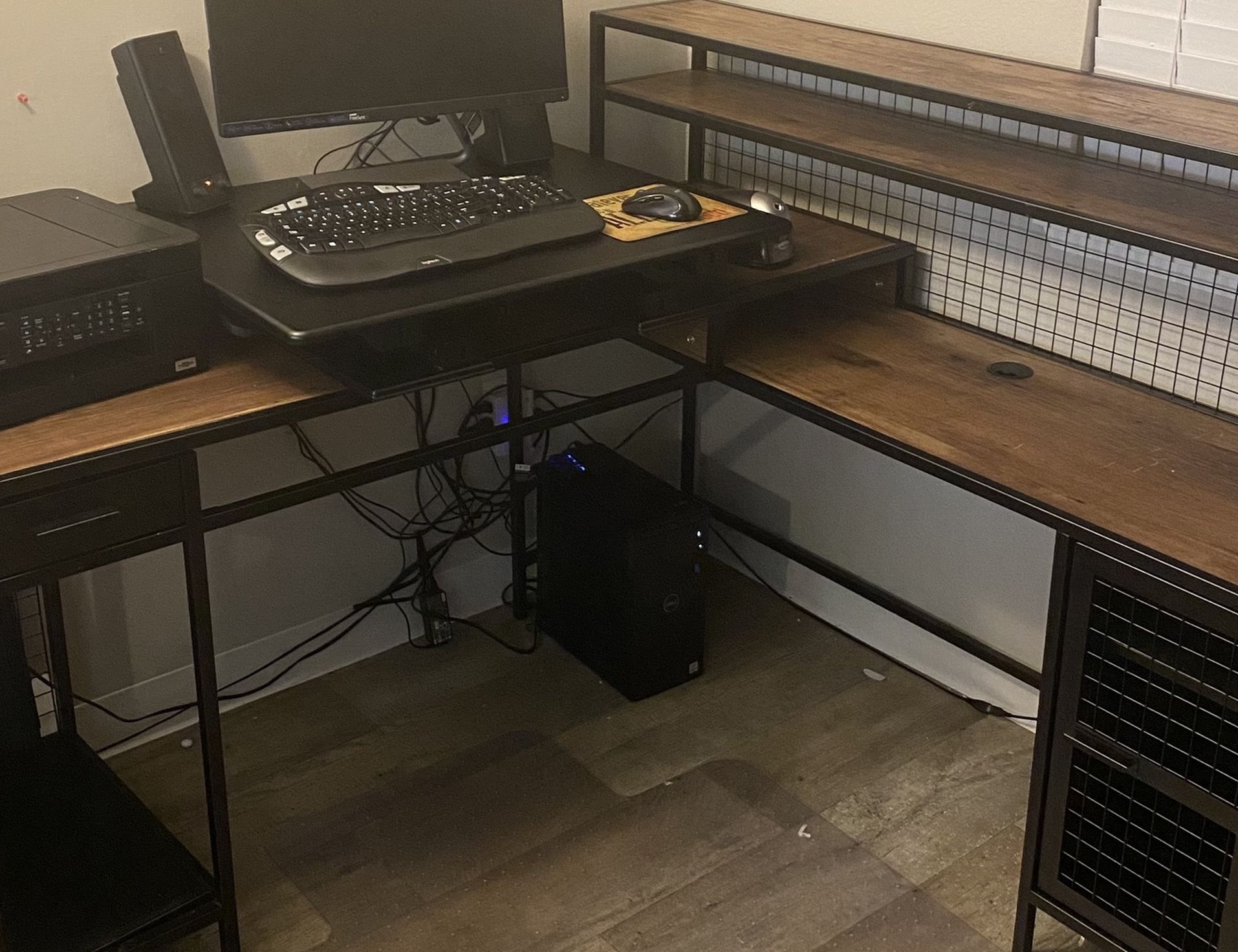 L-Shaped Desk In Good Condition