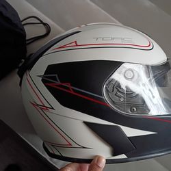 Estoy Vendiendo Uno's Cascos Para Moto Uno Nuevo Y Uno Usado