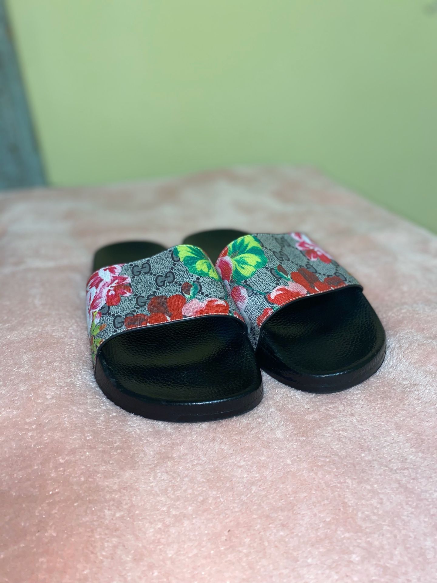 Women’s Gucci slides