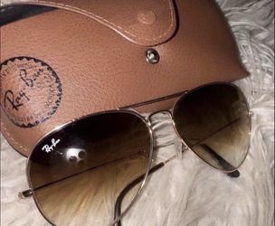 Woman Ray-Ban Aviators