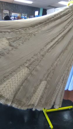 Cute options brand ladies skirt embroidery detail sz m