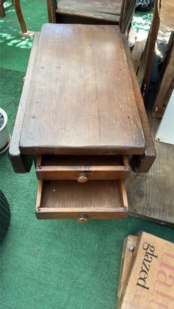 Coffee table or side table with collapsing sides