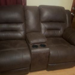 Living Room Set With 3 End Tables And 2 Lamps 