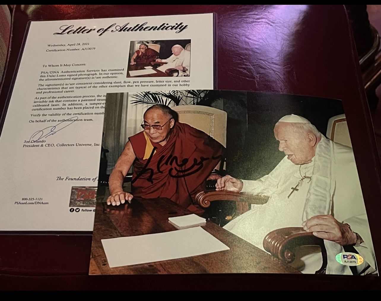 PSA DNA LOA THE DALAI LAMA TENZIN GYATSO SIGNED 8X10 PHOTO WITH POPE JOHN PAUL II