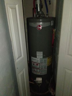 Rheem hot water heater (gas)