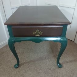 Vintage Queen Anne style end table.