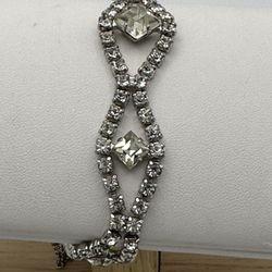 Rhinestone Prong Set Bracelet Safety Chain Size 6 3/4 Good Condition 