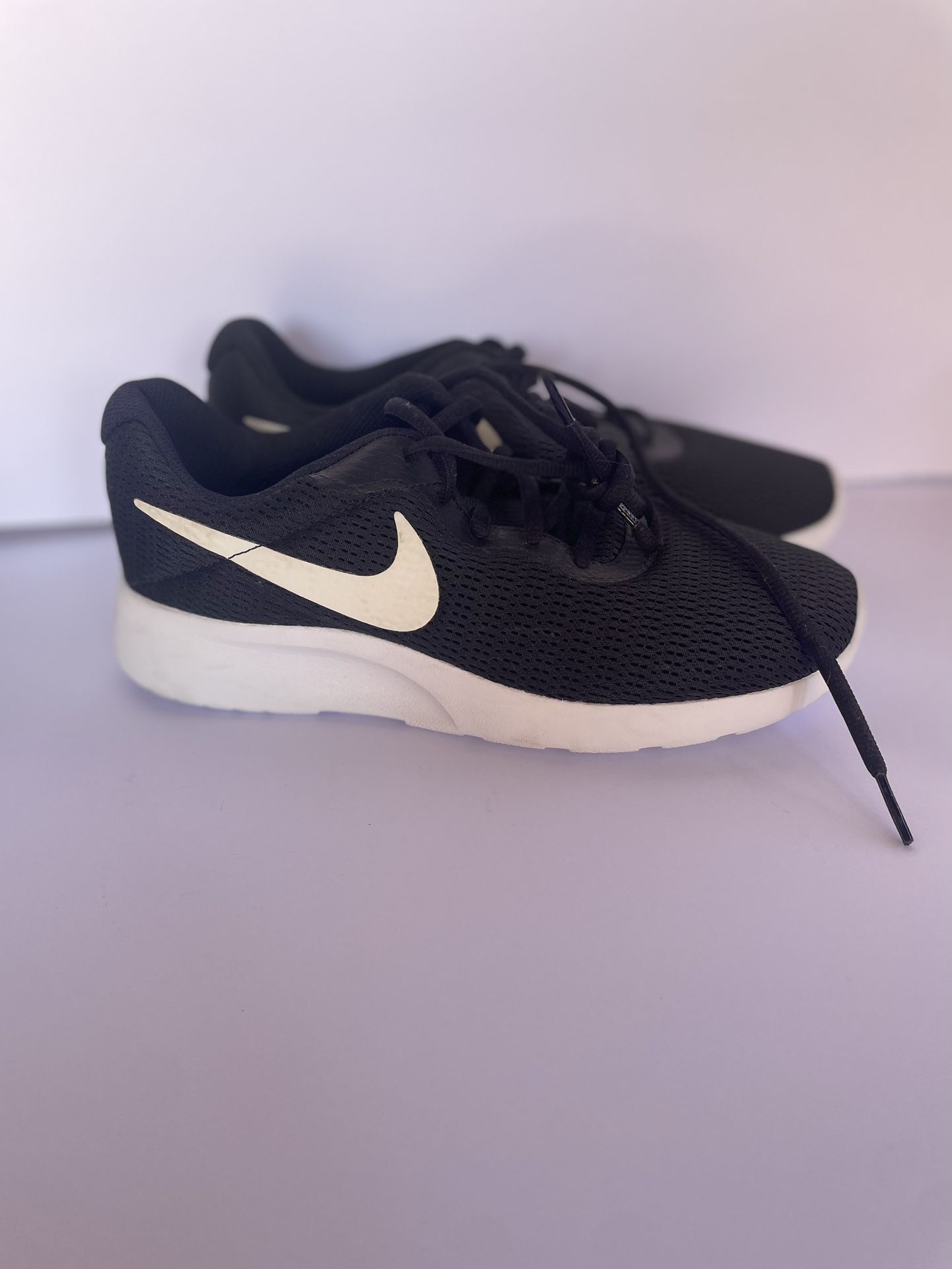 Nike New Women’s Athletic Shoe Sneakers Size 8