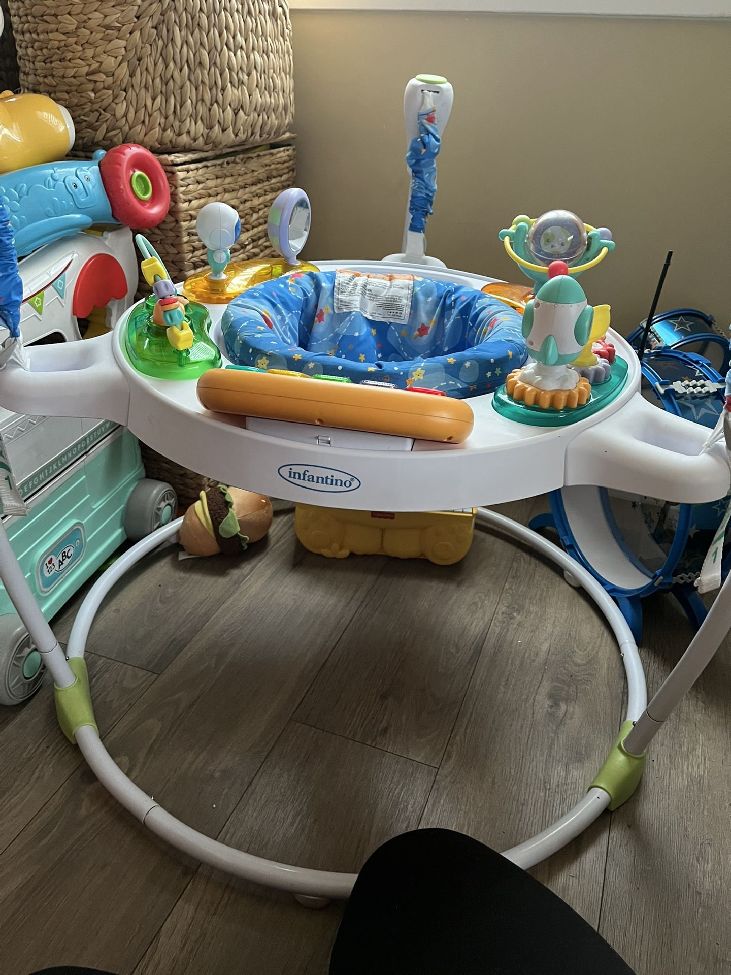 Infantino Magic Motion Activity Jumper: Space-Themed Adventure for Little Explorers, Unisex, 4+ Months