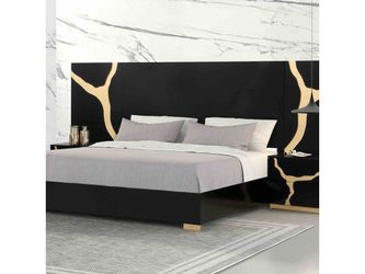Goldsberg Black/Gold E.King Panel Bed w/ Extended Panel