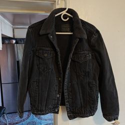 Medium Levis Sherpa Lined Jean Jacket $55 Obo
