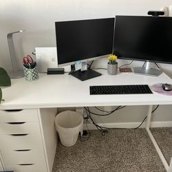 white desk/table