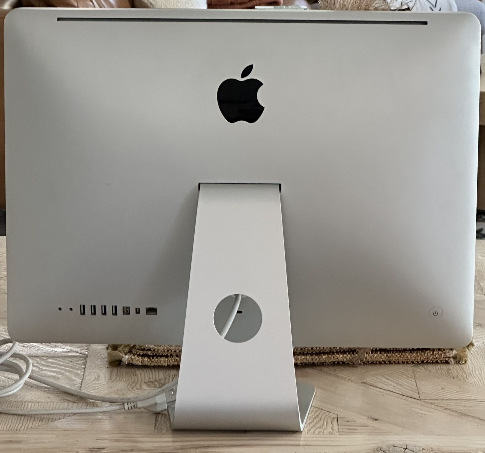 iMac 21.5 Inch (late 2009)