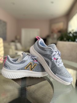 New Balance Women Size 7.5