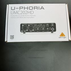 Behringer U-phoria UMC202HD Amplifier