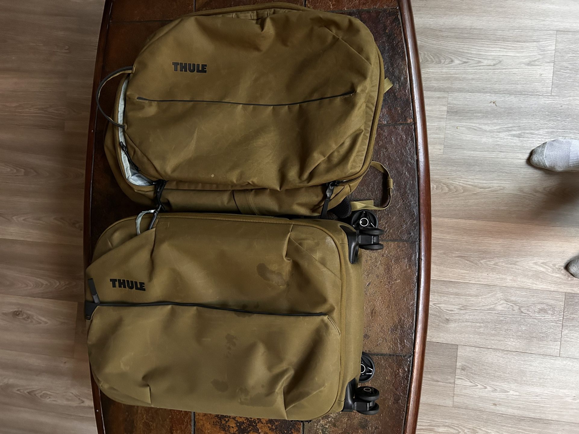 Thule Aion Luggage Set – Excellent Condition 