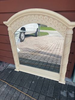 Wall Hanging Mirror 41”W x 44”1/2H In Good Condition $30 Firm on Price