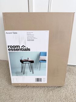 Room Essentials - Accent Table Walnut finish
