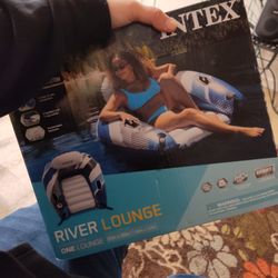 Intex River Lounge