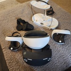PSVR2 WITH CHARGING STAND AND PROTECTION KIT