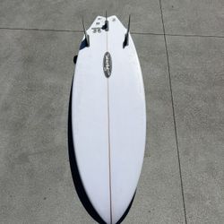 Spyder surfboard “5’4 Epoxy twin Fin”