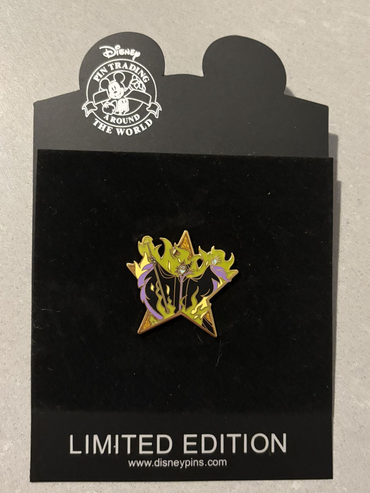 Disney Store Hollywood Gold Star sleeping beauty Maleficent pin LE 1000