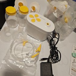 Medela With Accessories 