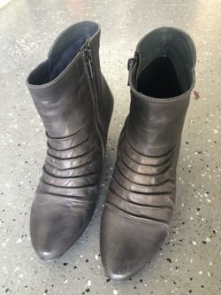Eric Michael Women’s Leather Boots In Grey - Size 36