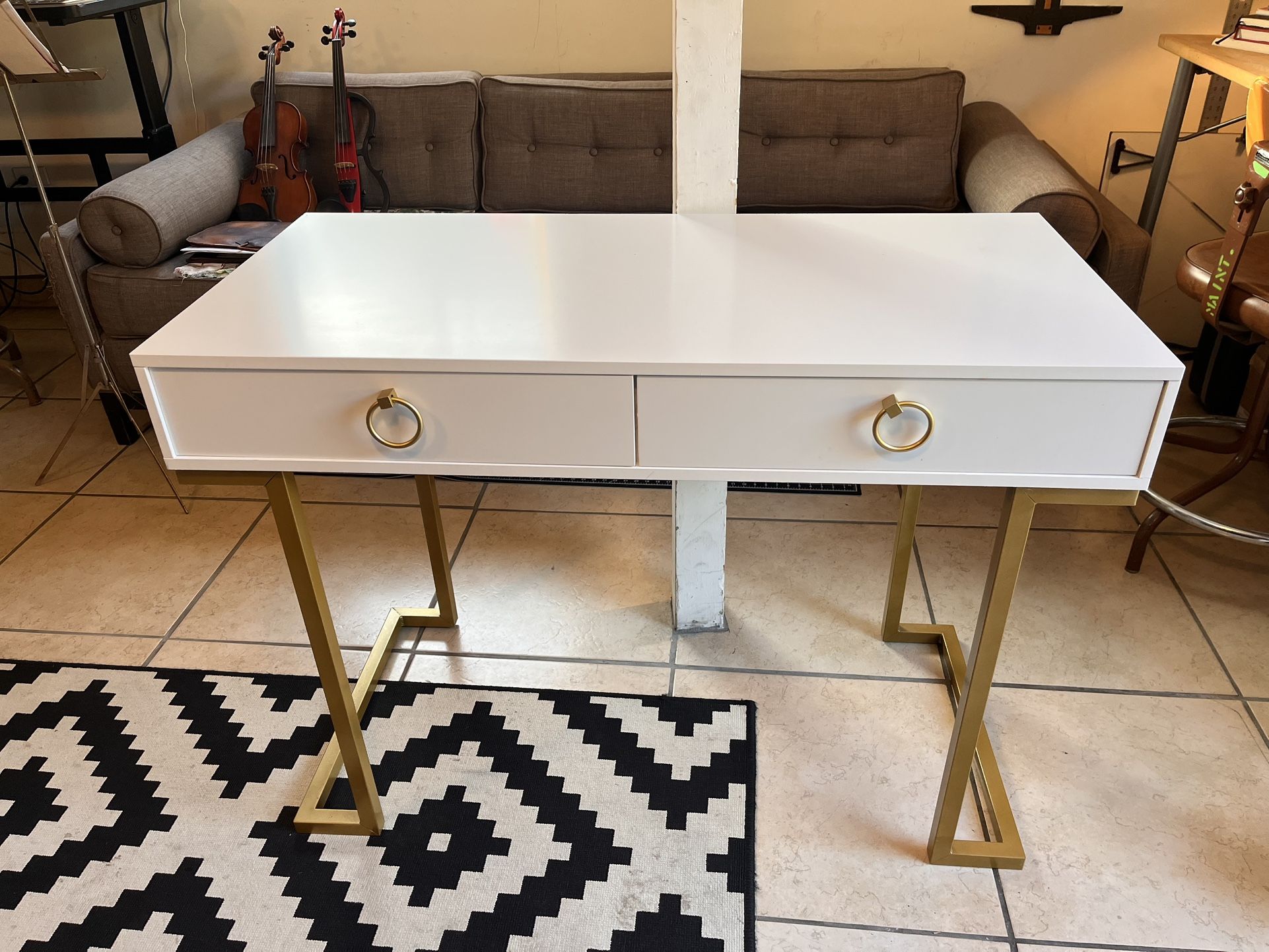 Modern Desk And Chair