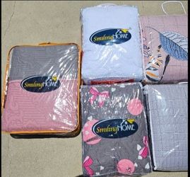 TWIN SIZE SMILING HOME QUILTS