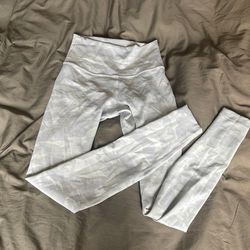 Lululemon Size 4, Camo