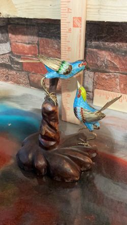Silver Bird Figurine Decorative Sculpture features a beautifully crafted design showcasing