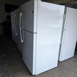 Like-New GE White Refrigerator – Corporate Office Use – Excellent Condition