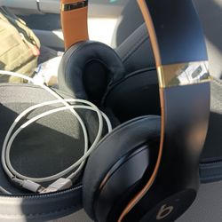 Beats Wireless Head Phones 2 Pair 