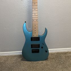 Gio Ibanez 7 String And Peavy Viper 12in Amp