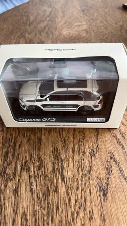 Porsche Cayenne GTS 1:43 Model Car Display