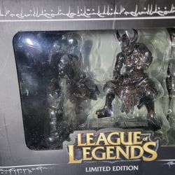 League Of Legends Statue Of Ryze And Tryndamere