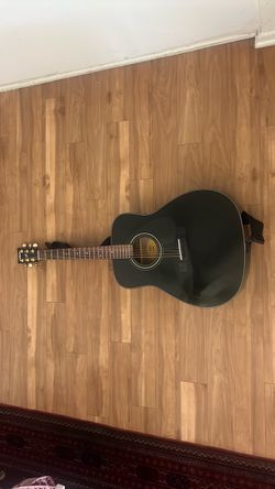 Yamaha F335 Acoustic Guitar